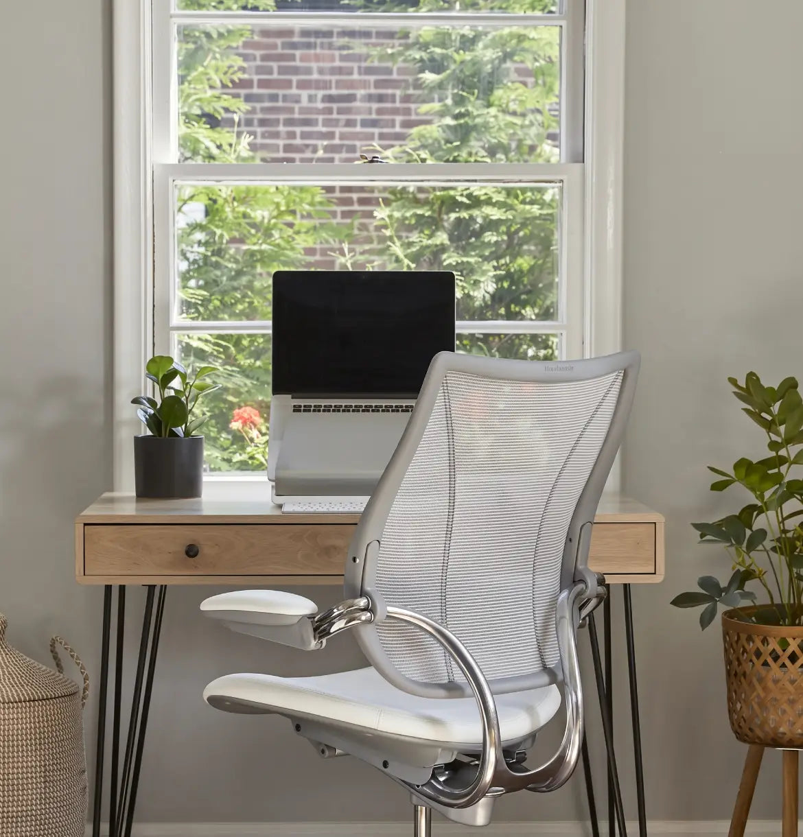 L6 Laptop Holder Consumer Humanscale