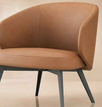 Moon Armchair in Leather Consumer KANO