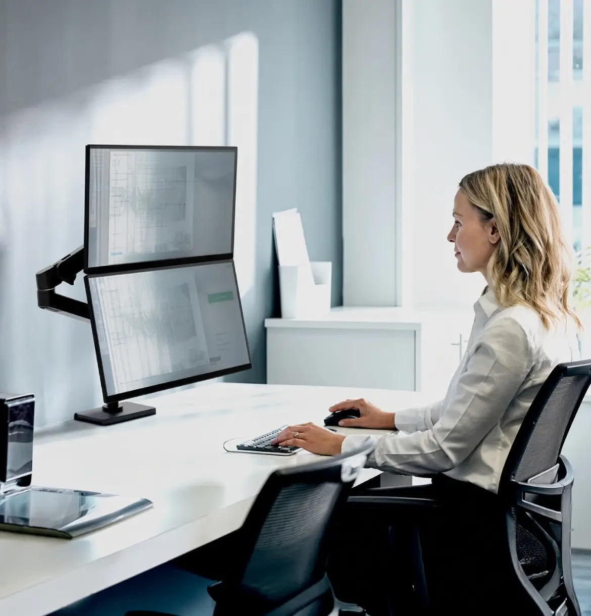 LX Pro Stacking Monitor Arm (Dual Monitor) Consumer Ergotron